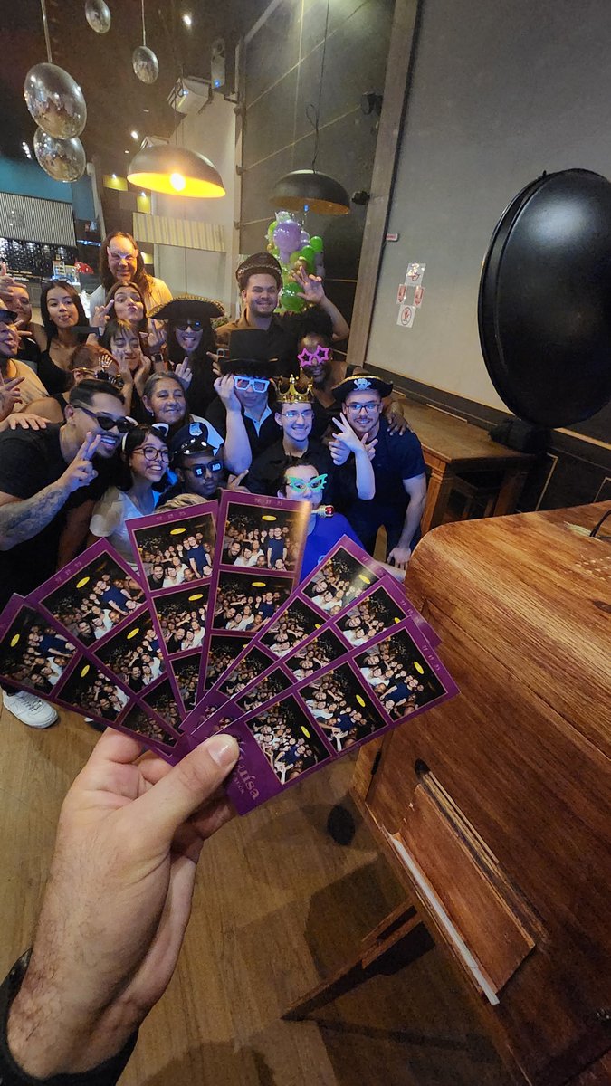 Totem Retrô em festa de 15 anos em Itu com impressão imediata